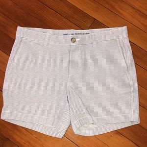 Gap 5” Girlfriend Chino Shorts